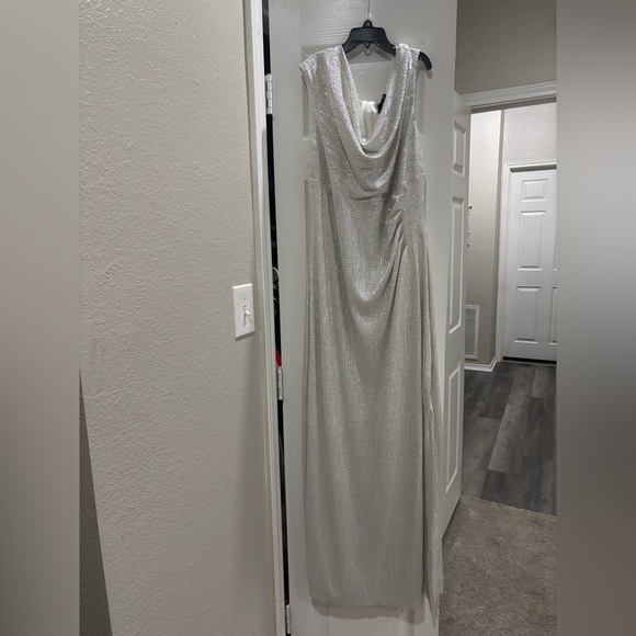 Formal New Years Dress - Picture 1 of 3